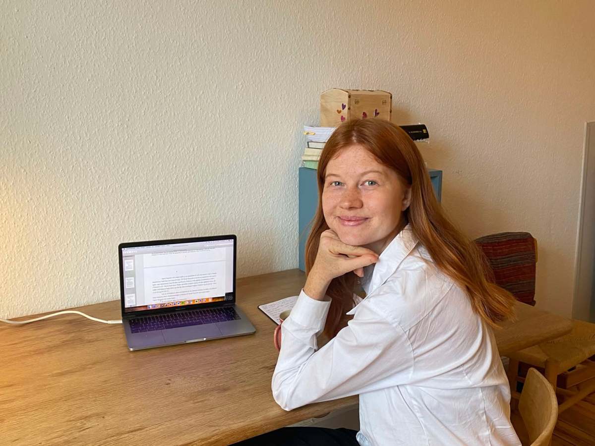 Portræt af Caroline fra Instagramprofilen @sostertilsoster